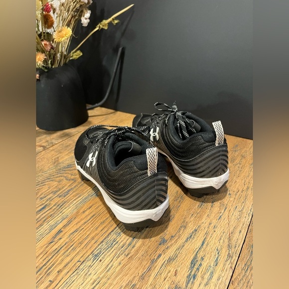 🖤Under Armour Women’s Soccer Cleats — Size 9.5 (US) | Black & White🖤 - Picture 5 of 10